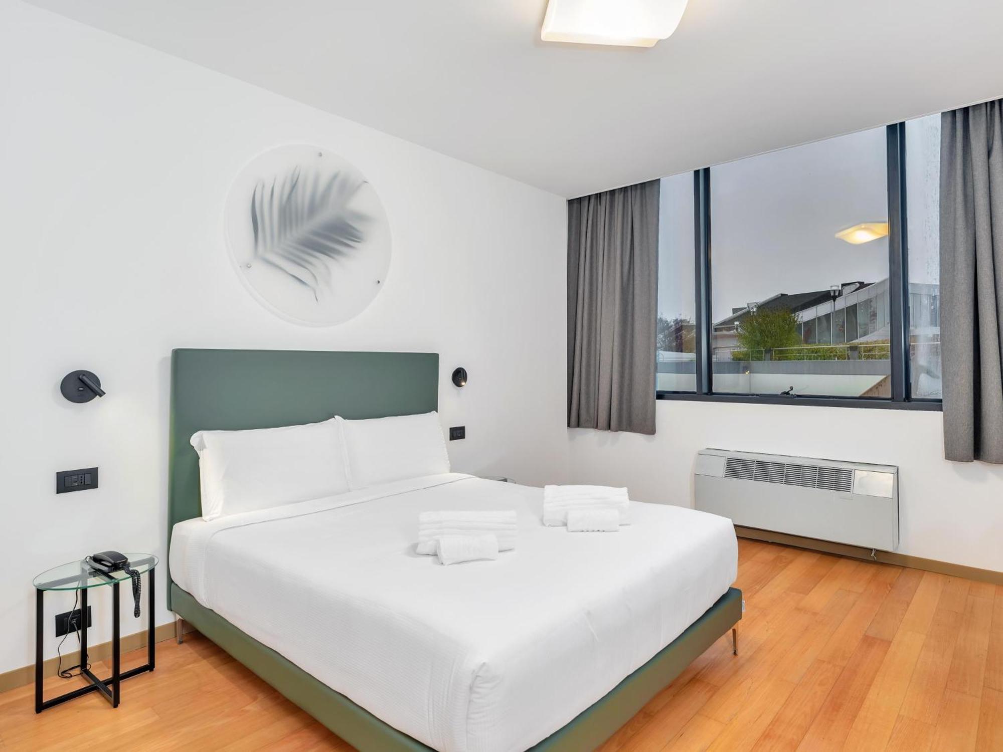 B&B Hotel Alba エクステリア 写真