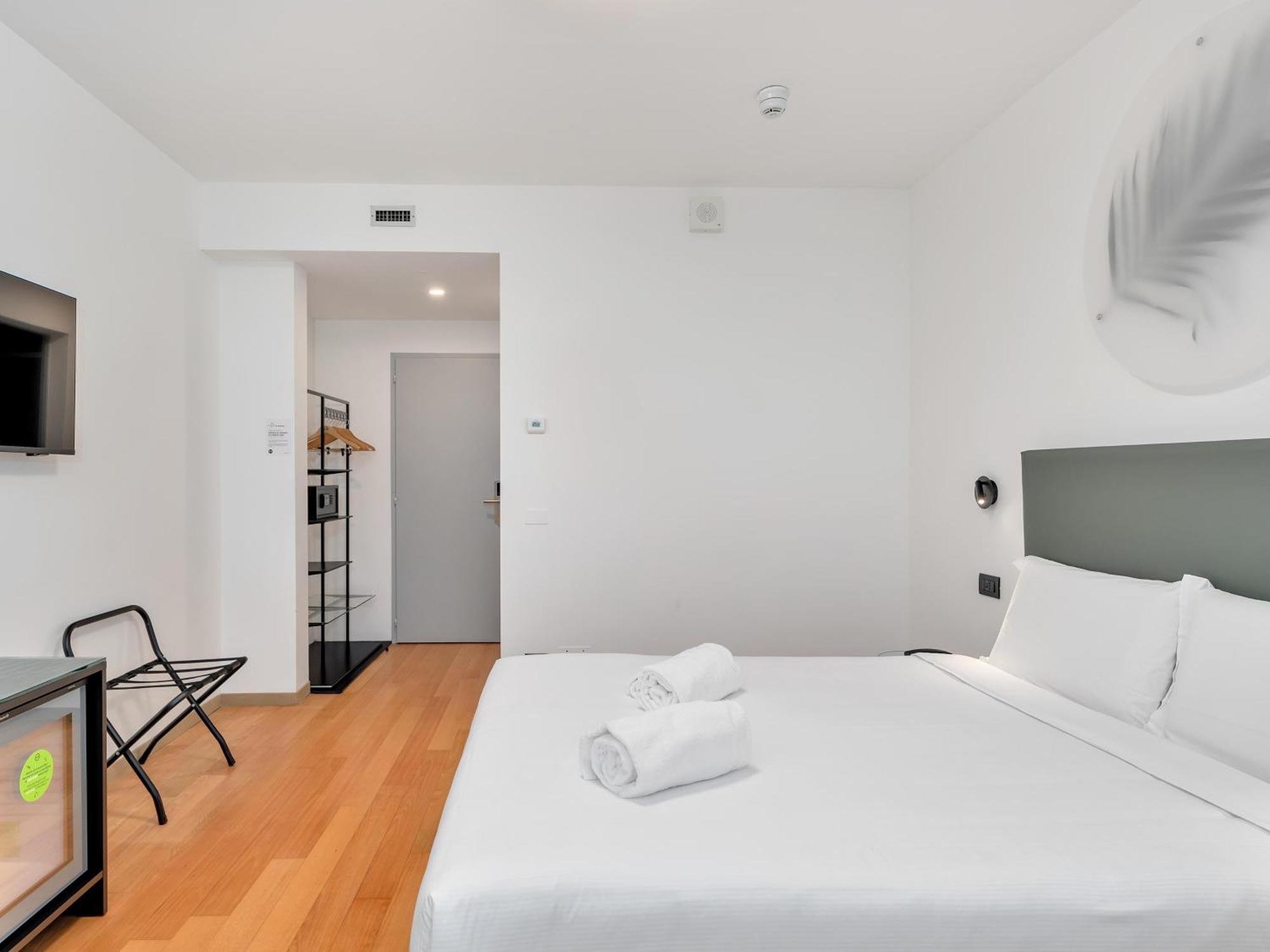 B&B Hotel Alba エクステリア 写真