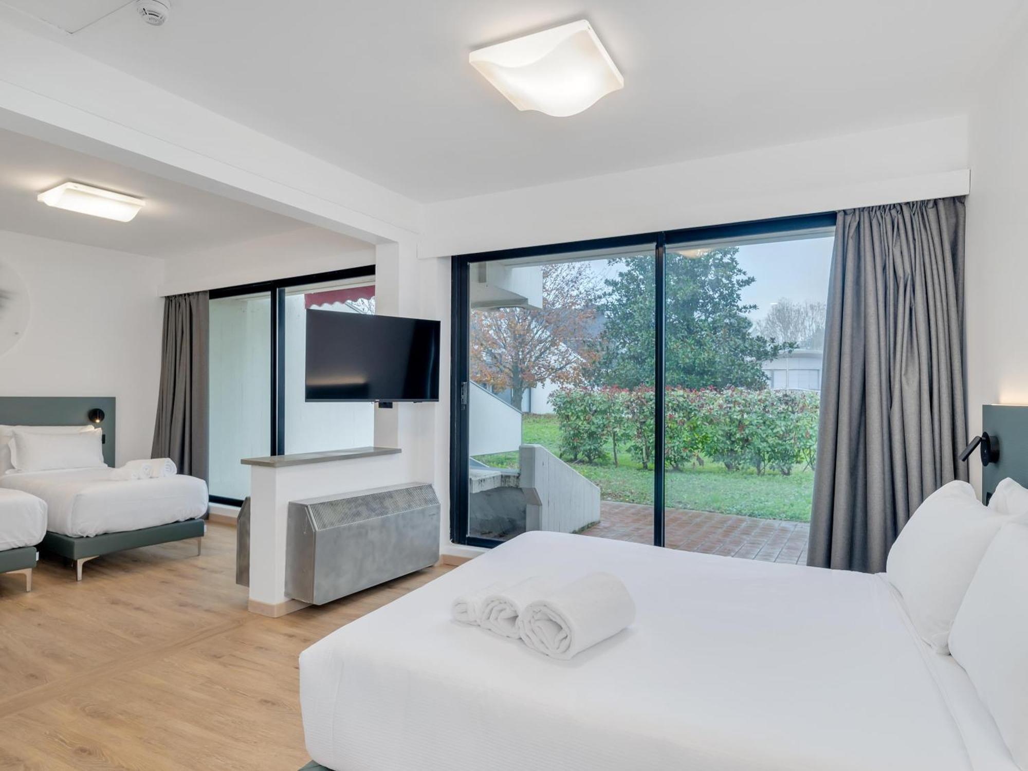B&B Hotel Alba エクステリア 写真